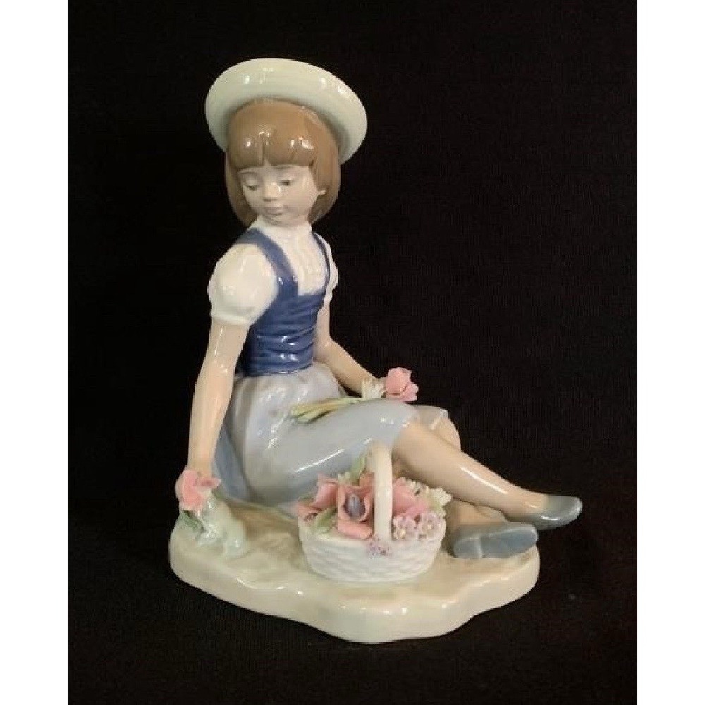Lladro Porcelain Figurine "Girl‎ with Wild Flowers" /Flower Basket #1287 READ